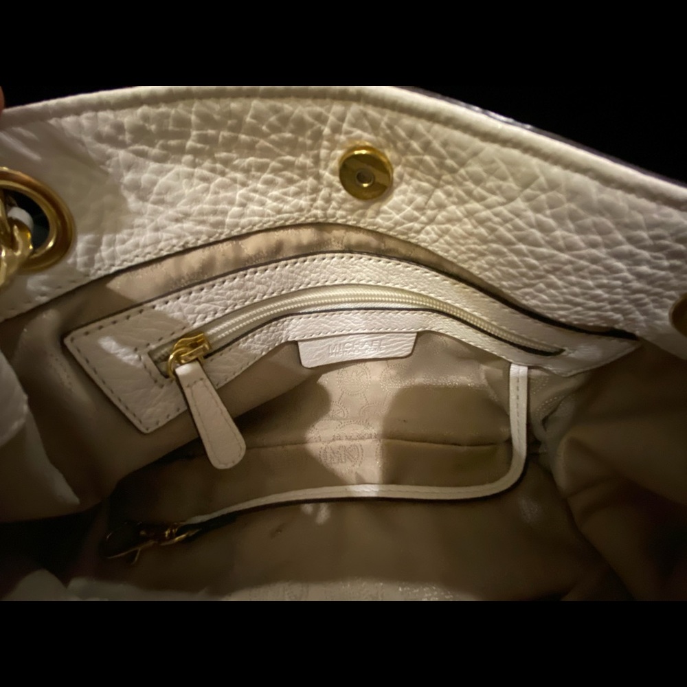 Michael Kors White Jet Set Chain Shoulder Bag - Picture 11 of 13